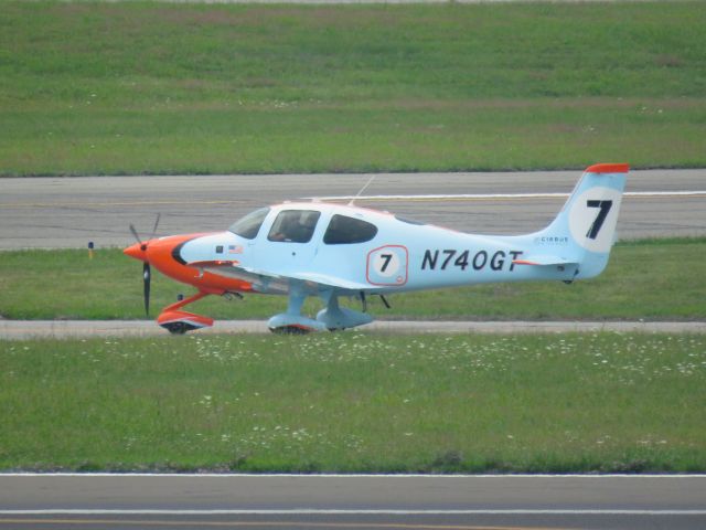 Cirrus SR-22 (N740GT)