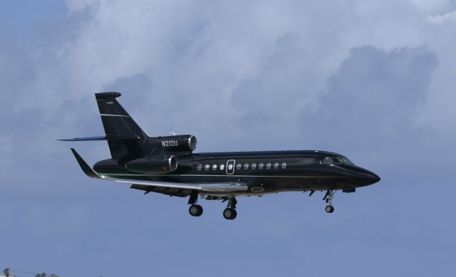 Dassault Falcon 900 (N212U)