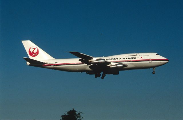 BOEING 747-300 (N213JL) - Short Final at Narita Intl Airport Rwy16 on 1987/11/12