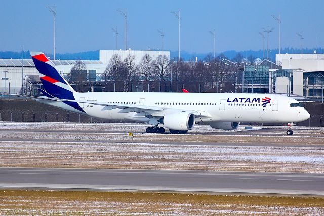 Airbus A350-900 (A7-AMA)