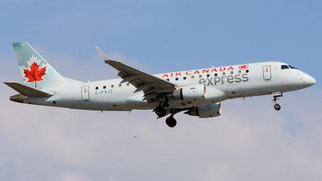 Embraer 175 (C-FXJC)