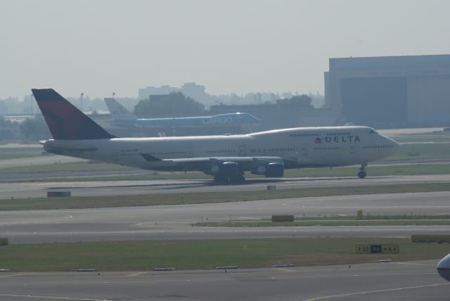 Boeing 747-400 (N673US) - Delta Airlines B747-451 cn30268