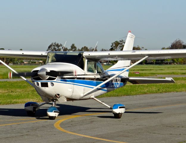 Cessna Skylane (N20791) - Local C182 taxing out at Reid Hillview.