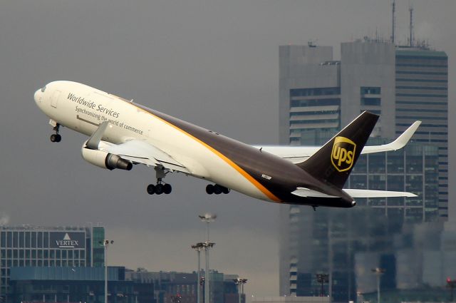 BOEING 767-300 (N312UP) - UPS 2013 departing for Louisville