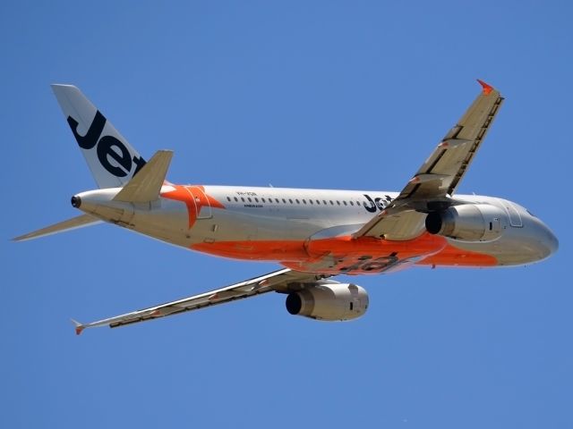 Airbus A320 (VH-VGN) - Getting airborne off runway 23. Wednesday 4th January 2012.