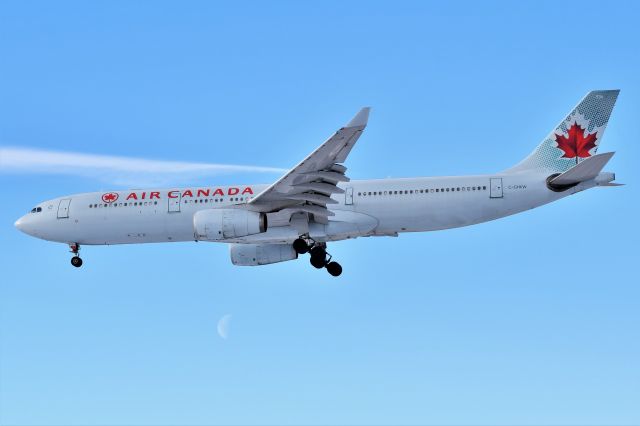 Airbus A330-300 (C-GHKW) - Air Canada Airbus A330-343 arriving at YYC on Dec 29.