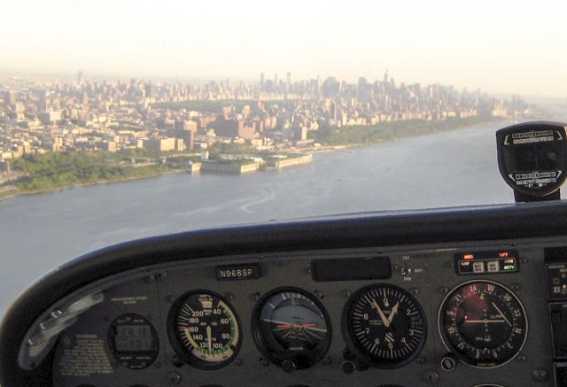 Cessna Skyhawk (N968SP) - Along the Hudson River corridor.