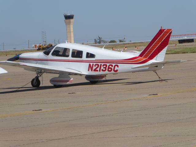 Piper Cherokee (N2136C)