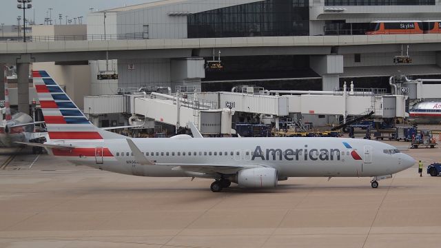 Boeing 737-800 (N906AN)