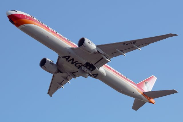 Boeing 777-200 (D2-TEI)