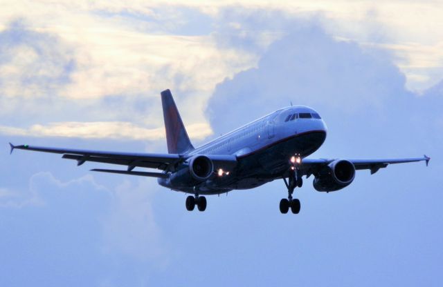 Airbus A320 (N838AW)