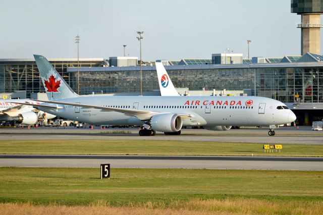 Boeing 787-9 Dreamliner (C-FGFZ)