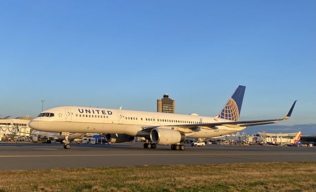 Boeing 757-200 (N13110) - United Airlines B757-200br /Delivered 11/22/1994br /Ex CO metal.  RR engines