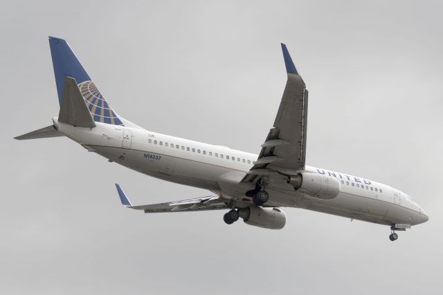 Boeing 737-800 (N14237) - N14237  Boeing  B737-824  UAL  KLAX  20130305  4657