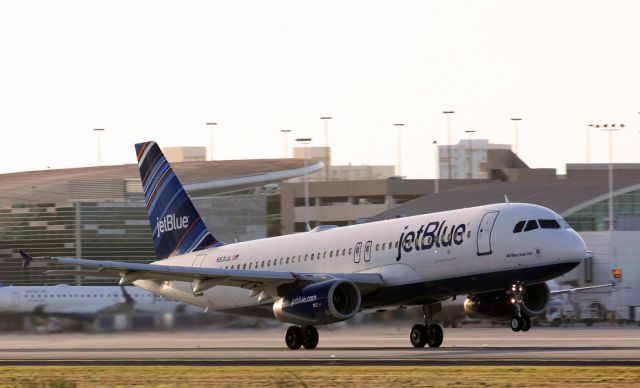 Airbus A320 (N531JL)