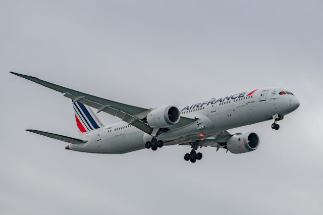 F-HRBC — - Air France on ILS 04R at KBOS