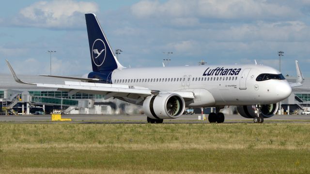 Airbus A320neo (D-AIJD) - RWY 24, FRA-PRG, Aug 3, 2023