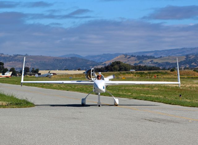 RUTAN Long-EZ (N24ND) - Head on with a Long-EZ at the San Martin Airport.