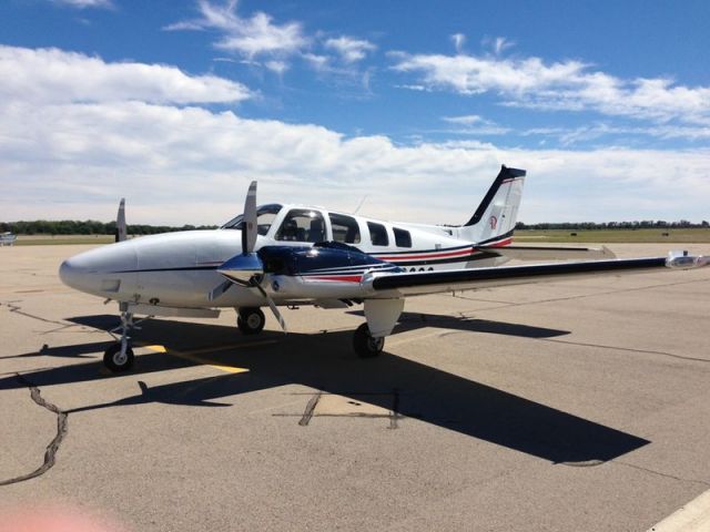 Beechcraft Baron (58) (N609G)