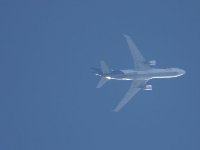 Boeing MD-11 (N587FE)