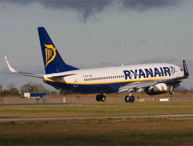 Boeing 737-700 (EI-EKI) - About to touchdown on its delivery flight from Boeing Field, USA