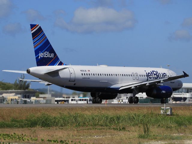 Airbus A320 (N591JB)