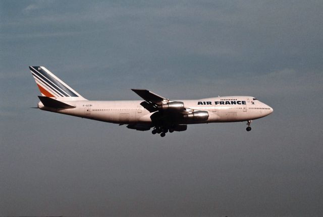 Boeing 747-200 (F-GCBI) - Final Approach to Narita Intl Airport Rwy16 on 1988/01/02