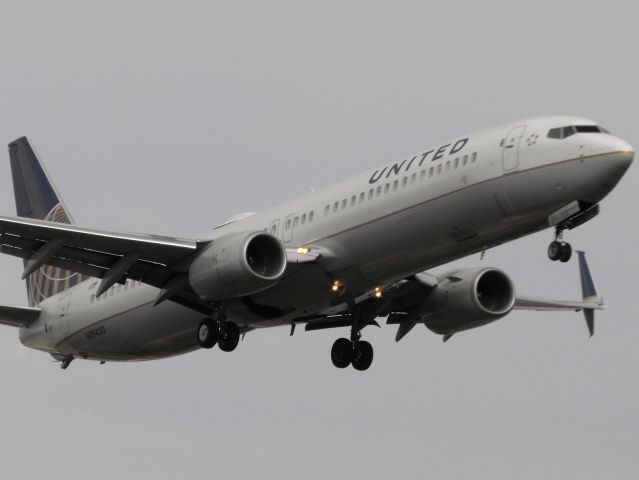 Boeing 737-900 (N39450) - United Airlines B737-900 diversion to TLH.