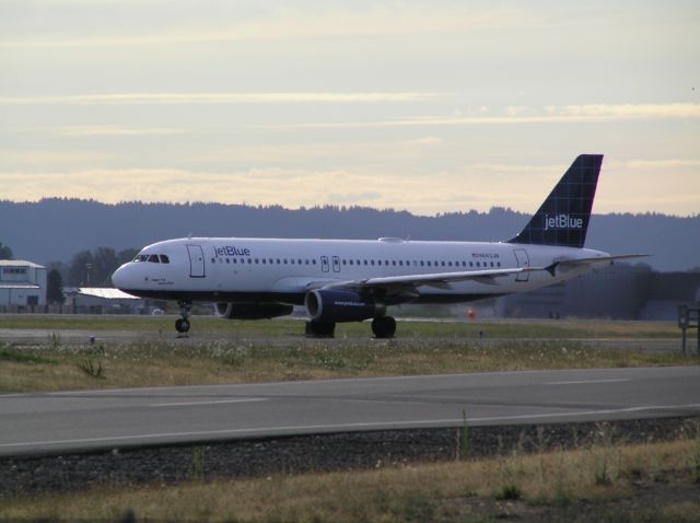 Airbus A320 (N663JB) - 2010-08-20 1813 PDT