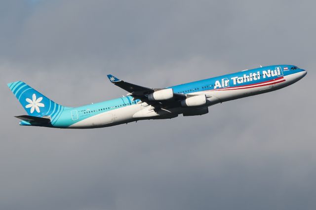 Airbus A340-300 (F-OSUN)