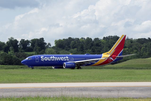 Boeing 737-800 (N8510E) - Southwest Airlines departing from BHM on runway 24 to Nashville (BNA)