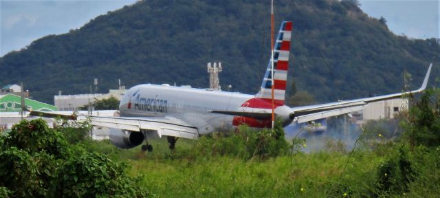 Boeing 757-200 (N185AN)