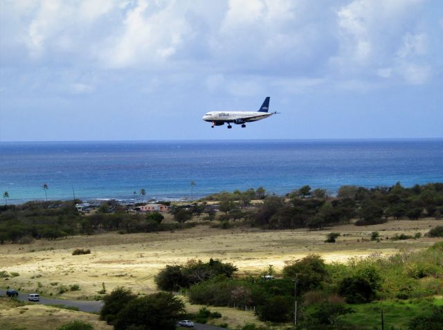 Airbus A320 (N652JB)
