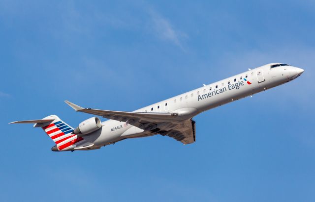 Canadair Regional Jet CRJ-900 (N244LR) - Spotted at KPHX on December 12, 2020br /40th street and University