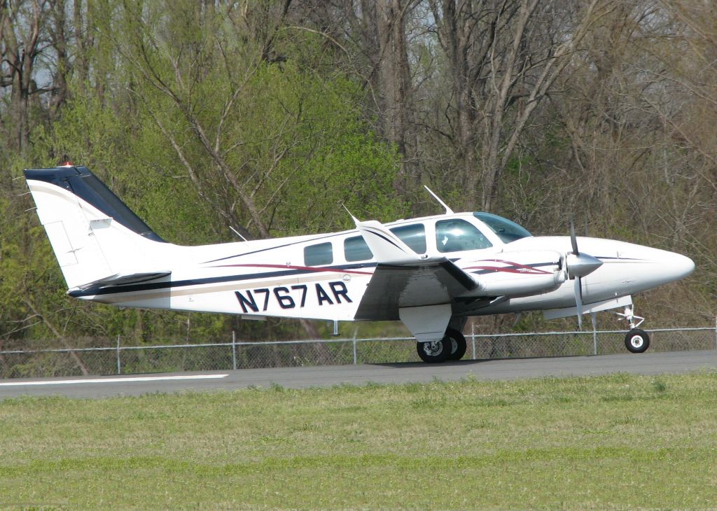 Beechcraft Baron (58) (N767AR) - Starting to roll for take off from runway 14 at the Shreveport Downtown airport. God Bless you Angel Flight!