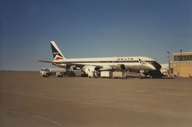 Boeing 757-200 (N604DL)