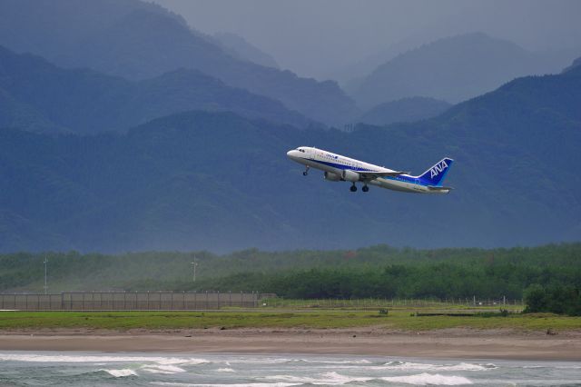 Airbus A320 (JA8400)