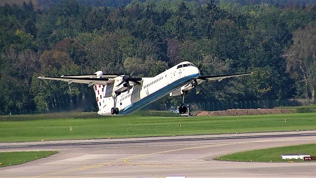 de Havilland Dash 8-400 (9A-CQF)