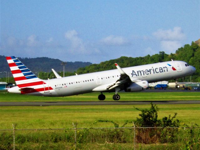 Airbus A321 (N933AM)