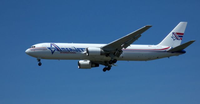 BOEING 767-300 (N373CM) - On final is this 1990 Amerijet Boeing 767-338 in the Summer of 2020.