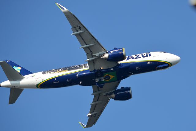 Airbus A320 (PR-YRW)