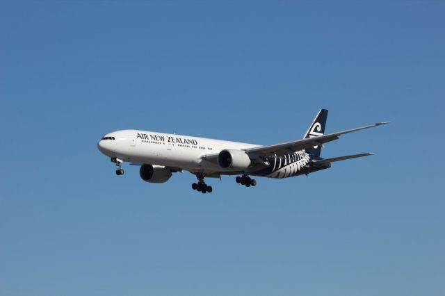 BOEING 777-300ER (ZK-OKO)