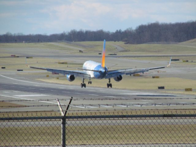 Boeing 757-200 (N902NV)