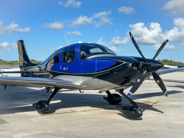 Cirrus SR-22 (N212DS) - Arrivée Special Edition