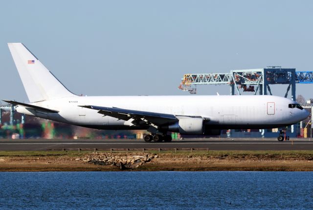 BOEING 767-200 (N744AX)