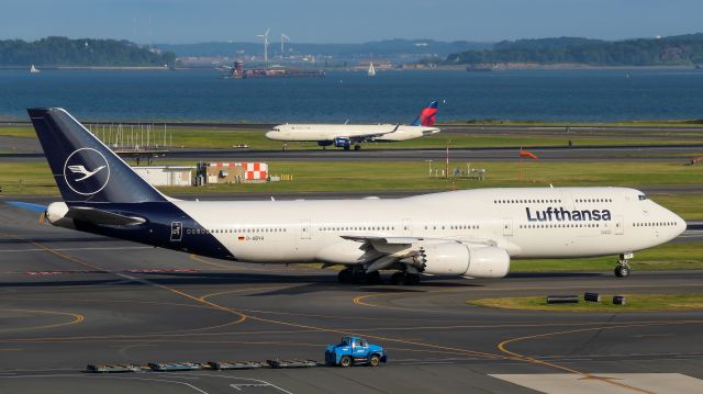 BOEING 747-8 (D-ABYA) - Taxiing for a departure