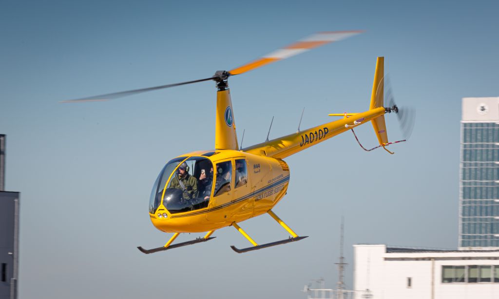 Robinson R-44 (JA010P)