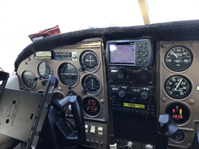 Cessna Skylane (N3214U)