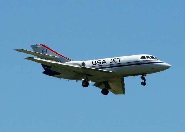 Dassault Falcon 20 (N811AA) - Landing on Rwy 14 at Shreveport Regional.