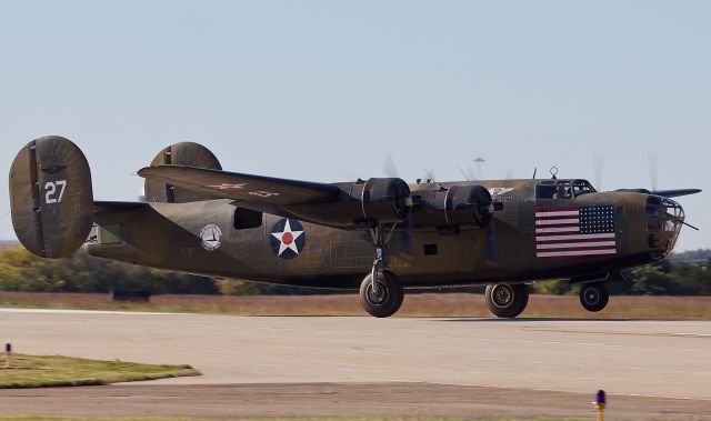 Consolidated B-24 Liberator (N24927) - B-24 Liberator "Diamond Lil" performing for the first time in many years after some serious mechanical overhauls at the 2018 Commemorative Air Force Wings Over Dallas Airshow (Please view in "full" for highest image quality)